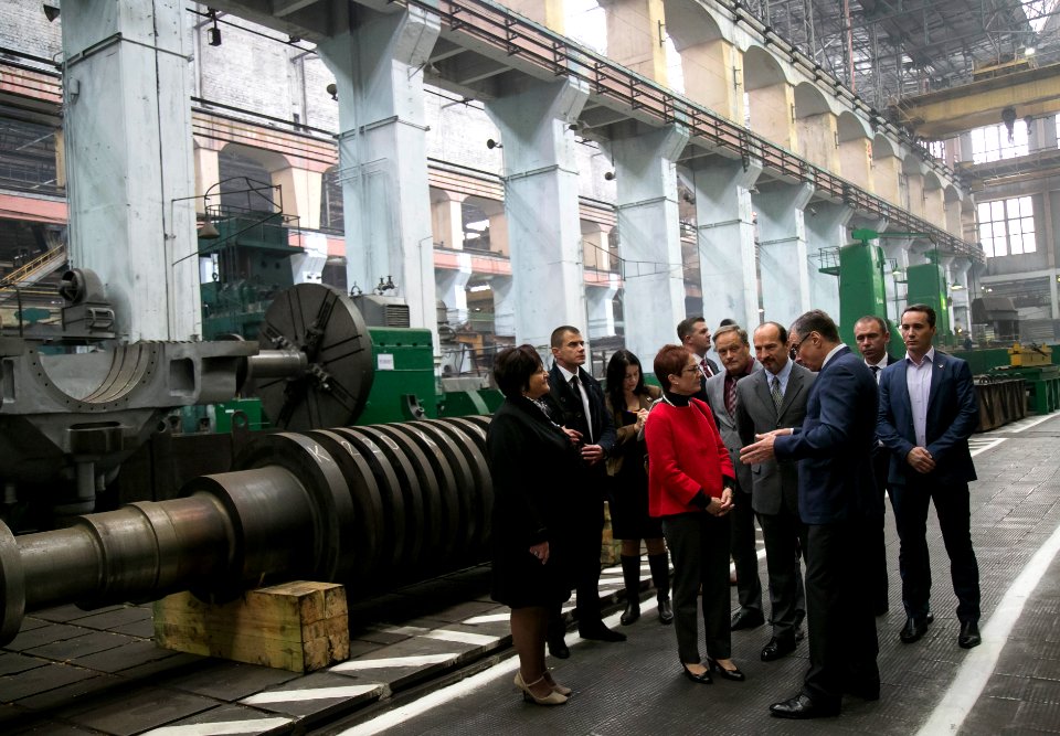 U.S. Ambassador Marie L. Yovanovitch travels to Kharkiv, Tour of Turboatom Generator Production Facility, September 22, 2016 (29856868910)