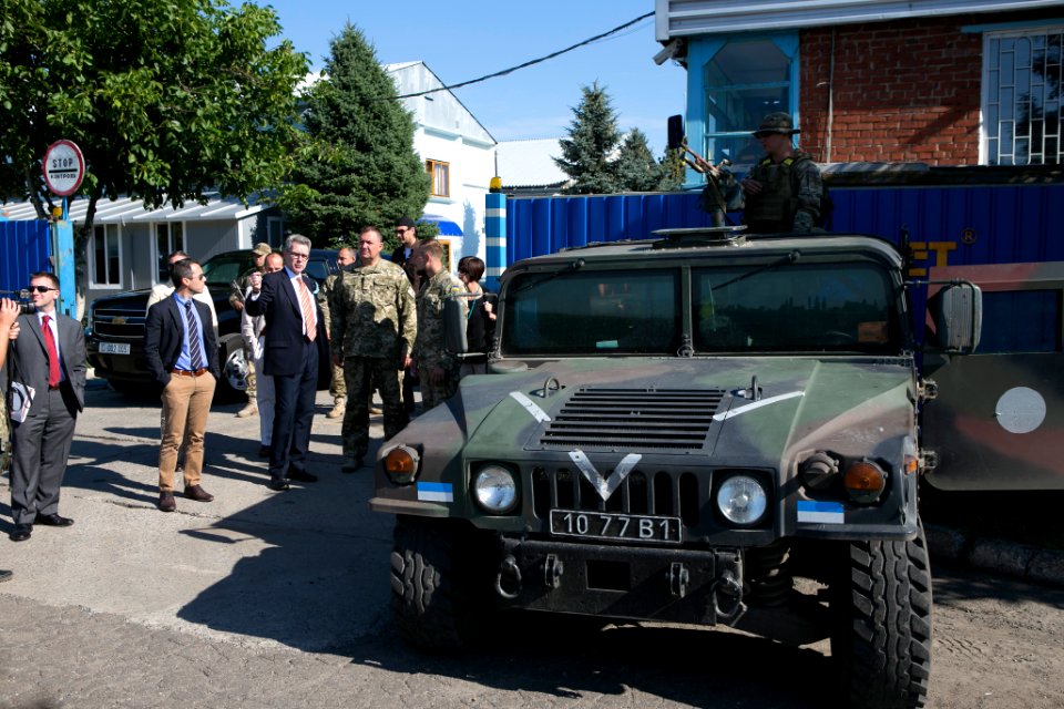 U.S. Ambassador to Ukraine Geoffrey Pyatt and U.S. Ambassador to the OSCE Daniel Baer Travel to Donetsk Oblast, July 30, 2015 (19985340149)