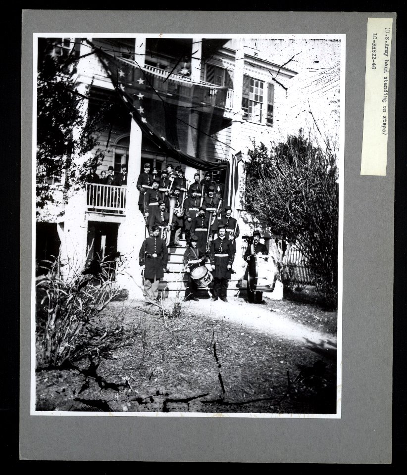 U.S. Army band standing on steps LCCN00651625
