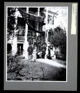 U.S. Army band standing on steps LCCN00651625