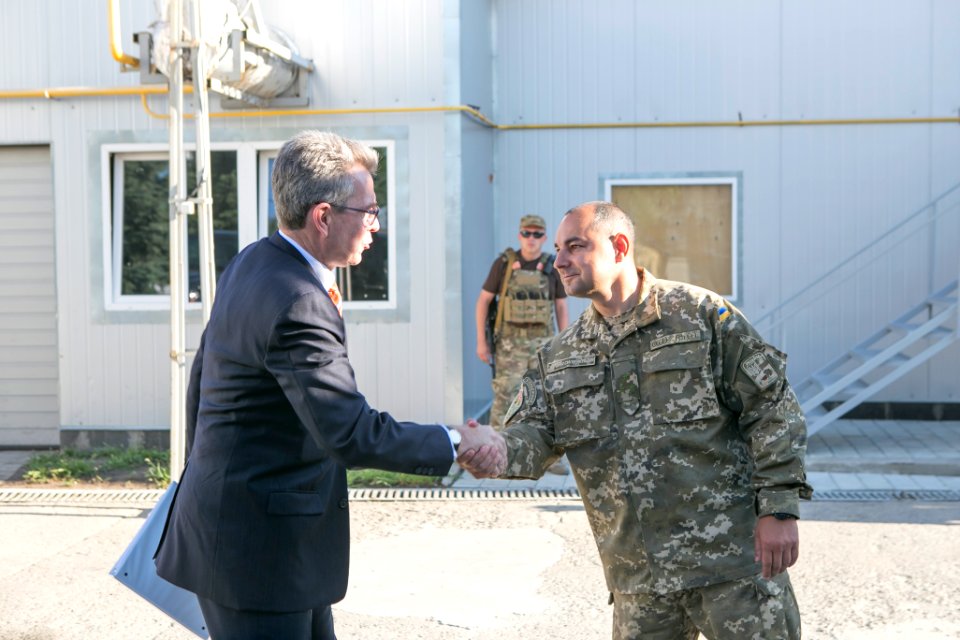 U.S. Ambassador to Ukraine Geoffrey Pyatt and U.S. Ambassador to the OSCE Daniel Baer Travel to Donetsk Oblast, July 30, 2015 (19983971310)