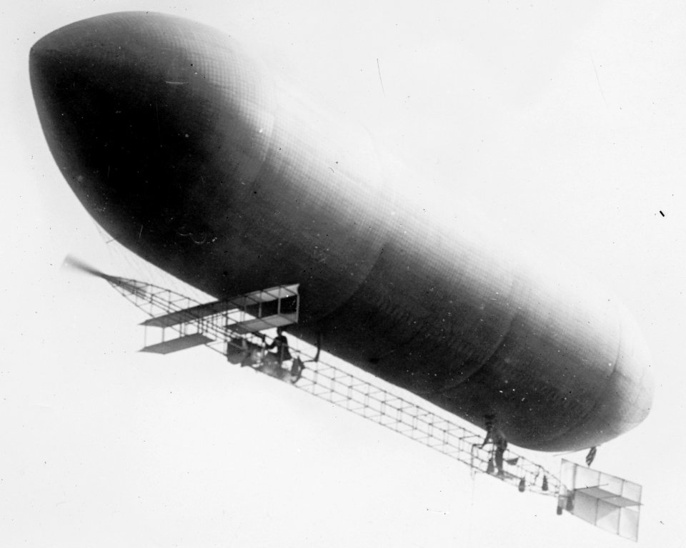 U.S. Army dirigible LCCN2014688808 (cropped)