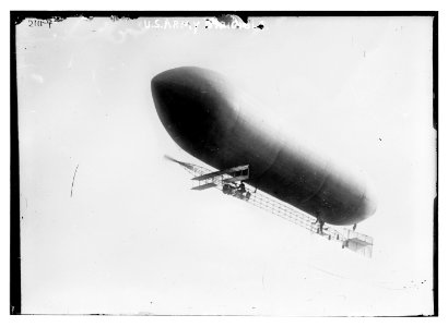U.S. Army dirigible LCCN2014688808
