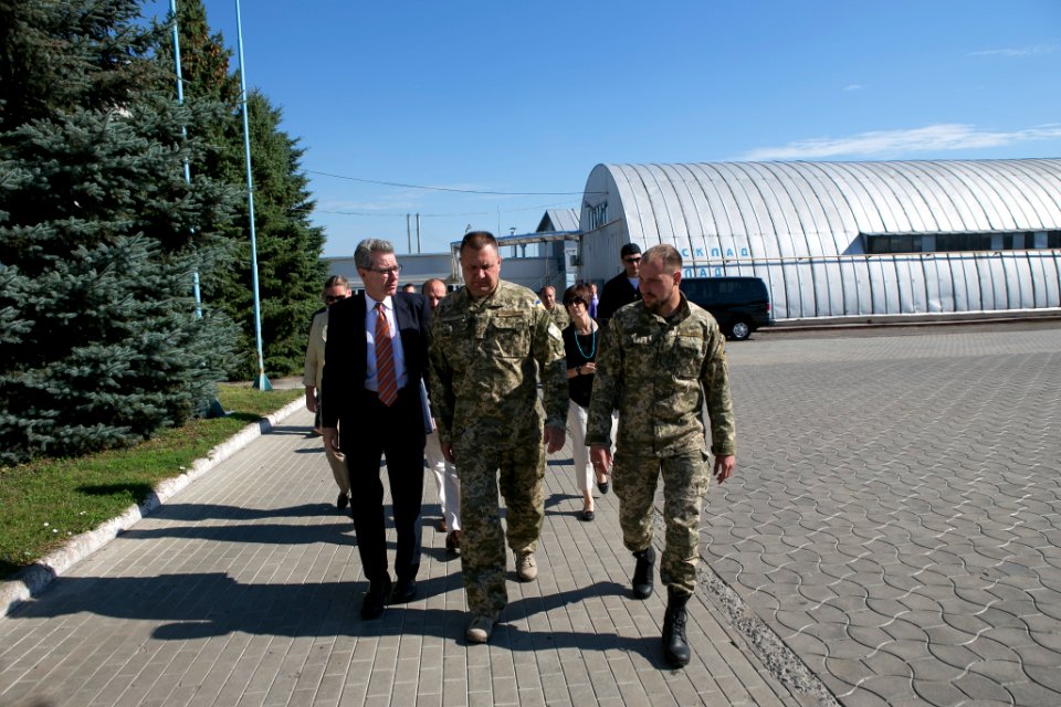 U.S. Ambassador to Ukraine Geoffrey Pyatt and U.S. Ambassador to the OSCE Daniel Baer Travel to Donetsk Oblast, July 30, 2015 (19983962900)