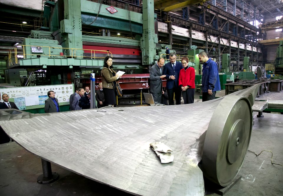 U.S. Ambassador Marie L. Yovanovitch travels to Kharkiv, Tour of Turboatom Generator Production Facility, September 22, 2016 (29856857010)