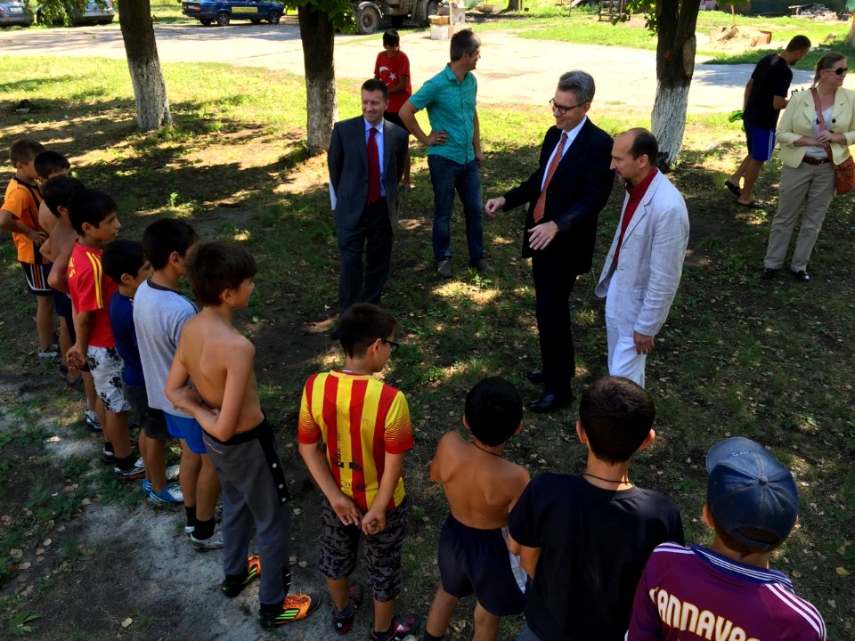 U.S. Ambassador to Ukraine Geoffrey Pyatt and U.S. Ambassador to the OSCE Daniel Baer Travel to Donetsk Oblast, July 30, 2015 (20263555241)