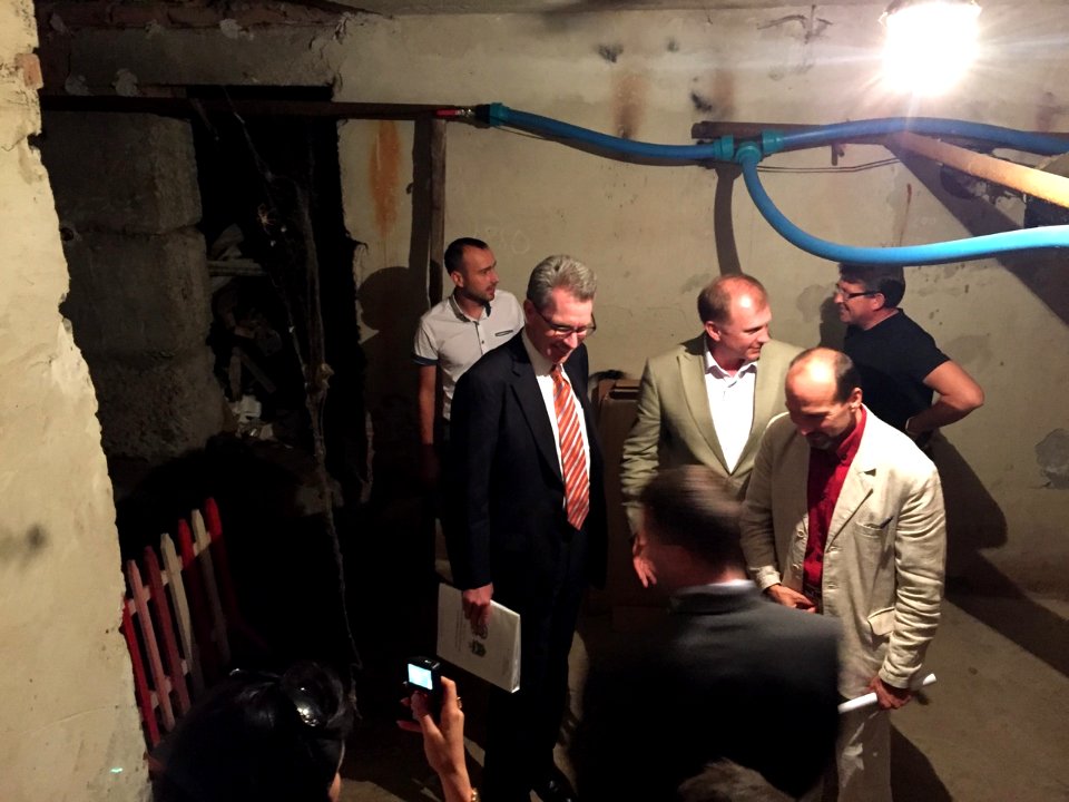 U.S. Ambassador to Ukraine Geoffrey Pyatt and U.S. Ambassador to the OSCE Daniel Baer Travel to Donetsk Oblast, July 30, 2015 (20071208859)