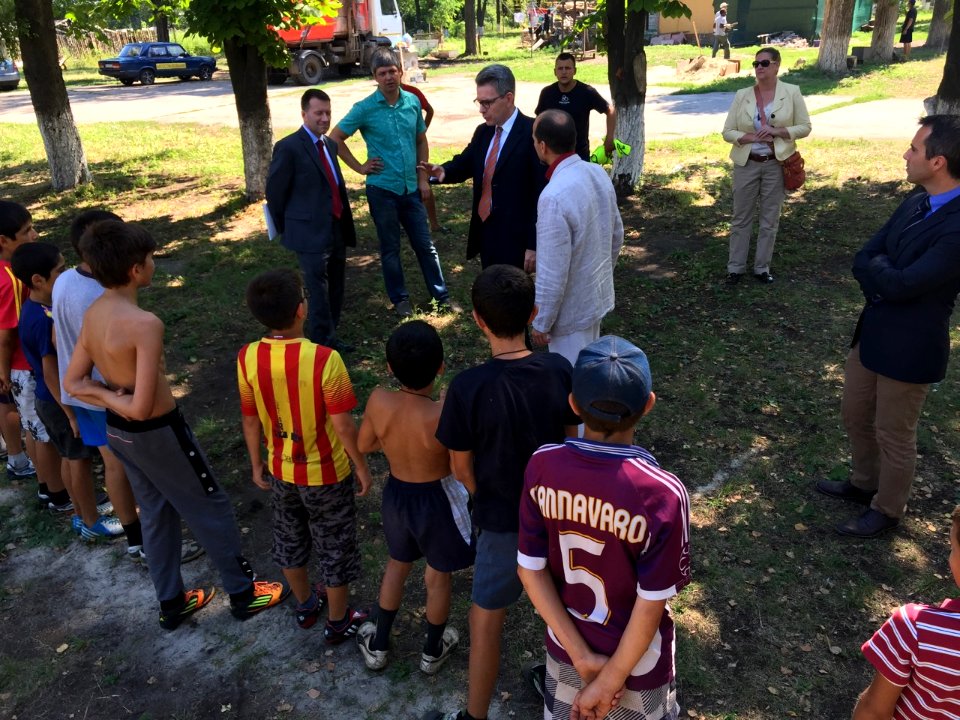 U.S. Ambassador to Ukraine Geoffrey Pyatt and U.S. Ambassador to the OSCE Daniel Baer Travel to Donetsk Oblast, July 30, 2015 (19635057884)