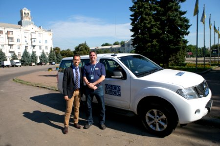 U.S. Ambassador to Ukraine Geoffrey Pyatt and U.S. Ambassador to the OSCE Daniel Baer Travel to Donetsk Oblast, July 30, 2015 (20163869642)