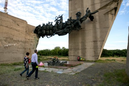 U.S. Ambassador to Ukraine Geoffrey Pyatt and U.S. Ambassador to the OSCE Daniel Baer Travel to Donetsk Oblast, July 30, 2015 (20177639031)