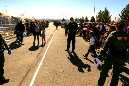 U.S. Border Patrol agents apprehend 1,036 illegal aliens