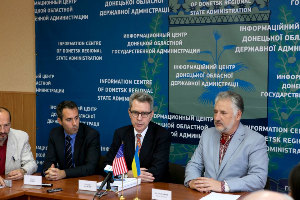 U.S. Ambassador to Ukraine Geoffrey Pyatt and U.S. Ambassador to the OSCE Daniel Baer Travel to Donetsk Oblast, July 30, 2015 (20145693736)