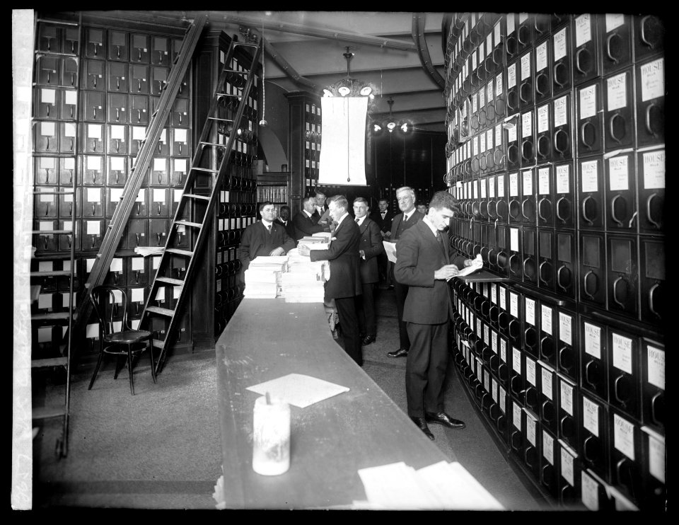 U.S. Capitol, House document room, (Washington, D.C.) LCCN2016851534