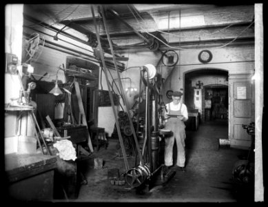 U.S. Capitol, machine shop, (Washington, D.C.) LCCN2016851531