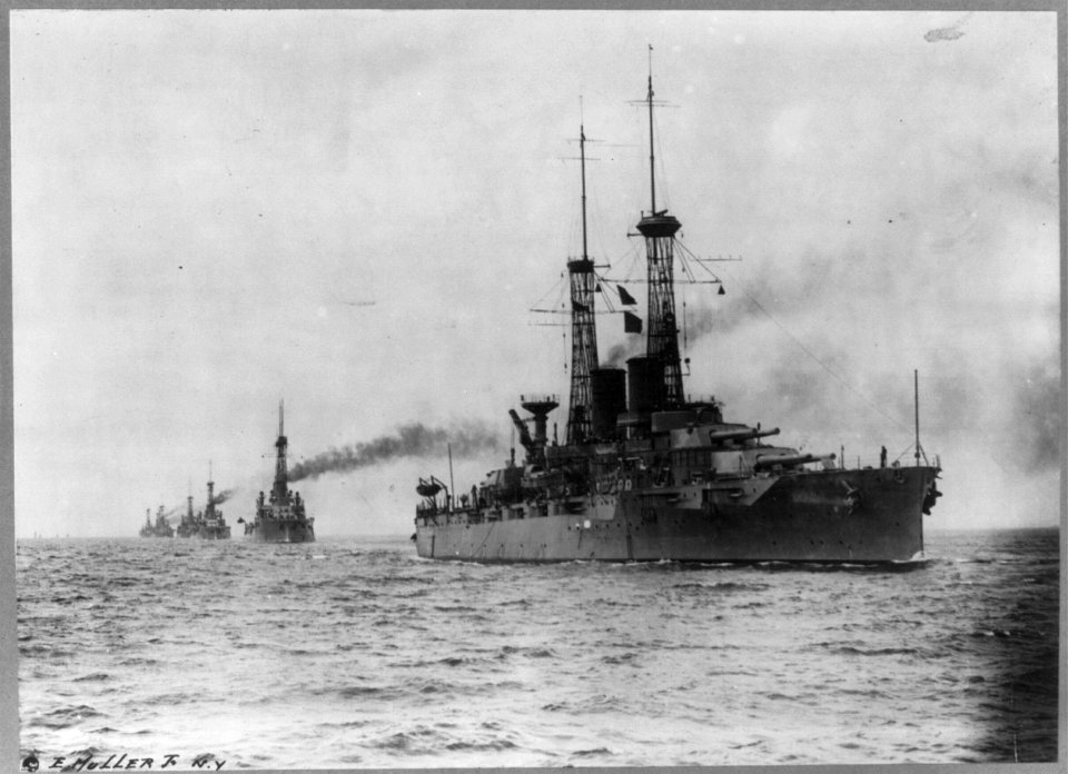 U.S. Atlantic Fleet with TEXAS leading LCCN2003654703