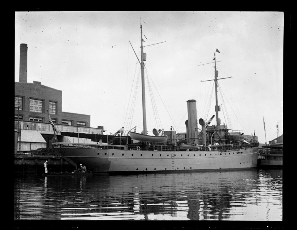 U.S. Coast Guard cutter Seneca LCCN2016891576