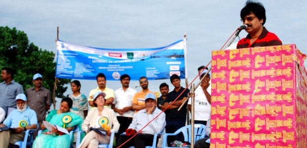 U.S. Consul General Jennifer McIntyre joined actor Vivek, Ministers K. P. Munusamy and T. K. M. Chinnayya, Mylapore MLA R. Rajalakshmi, and Rear Admiral (retired) K.R. Srinivasan at International Coastal Clean Up 2011 03 
