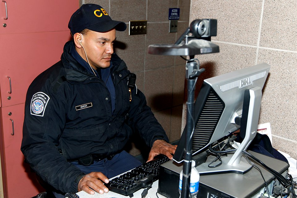 U.S. Customs & Border Protection Officers Duty at Port of Nogales - 8467644003