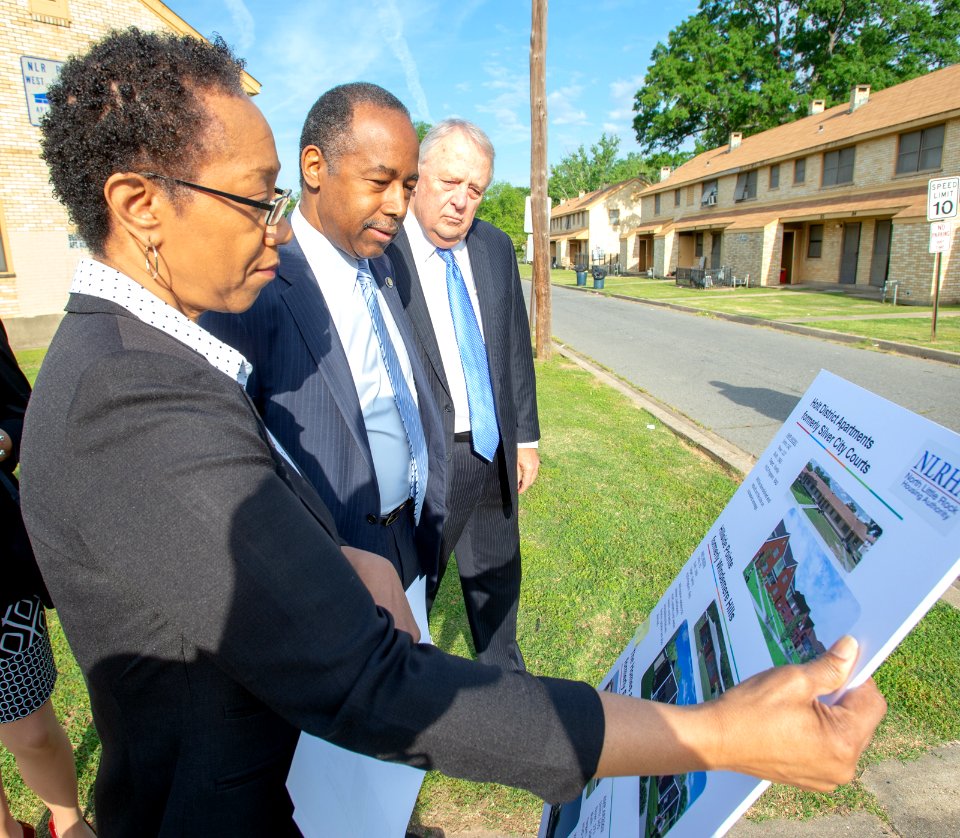 U.S. Department of Housing and Urban Development (40041373240)