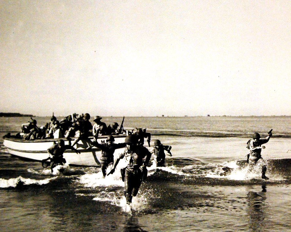 U.S. Marines performing landing maneuvers at Guantanamo Bay, Cuba (26364773451)