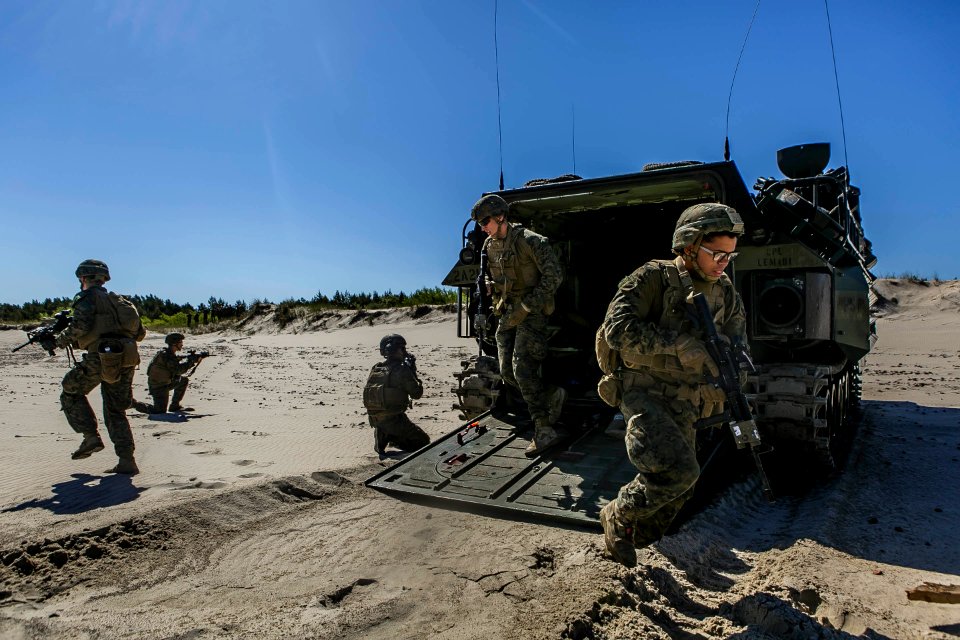 U.S. Marines, Romanian Marines join forces to conduct amphibious landing during BALTOPS (28818767138)