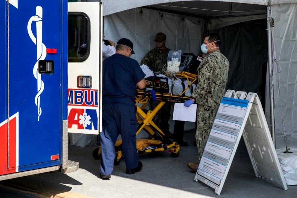 U.S. Marines support USNS Mercy (T-AH 19) COVID-19 Response (49753728113)