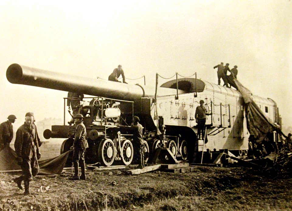 U.S. Navy 14” Railway Battery MK1 being camouflaged (26110076083)