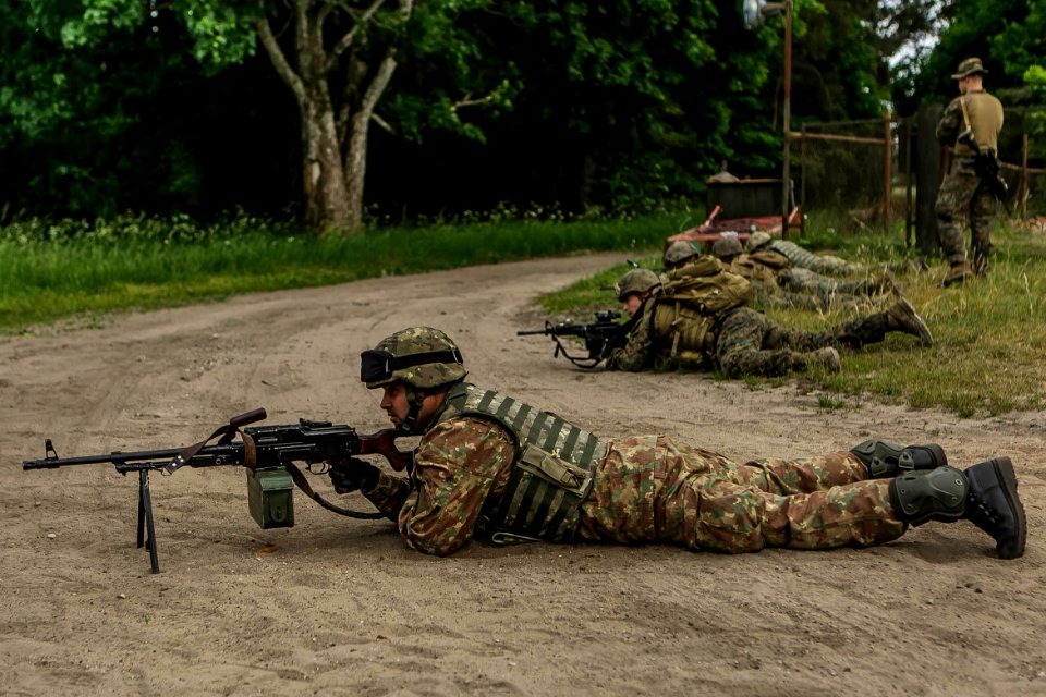 U.S. Marines, Romanian Marines rehearse combat assault drills during BALTOPS (27823575527)