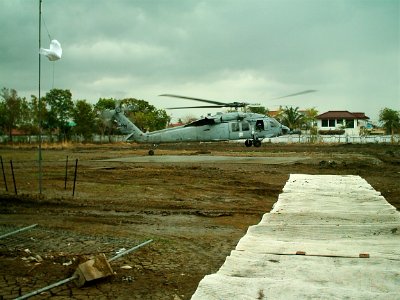 U.S. Military deliviering humanitarian aid to Aceh. (15954994796)