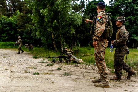U.S. Marines, Romanian Marines rehearse combat assault drills during BALTOPS (27823575077)