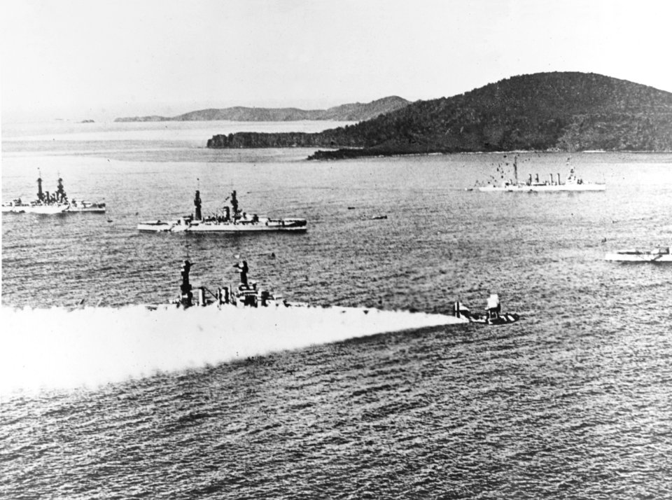 U.S. Navy battleships and a cruiser during maneuvers in the Caribbean Sea, 21 March 1924 (NH 69203)