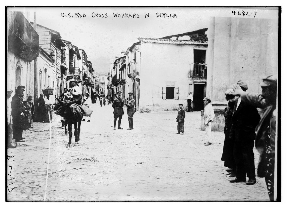 U.S. Red Cross workers in Scylla LCCN2014707578