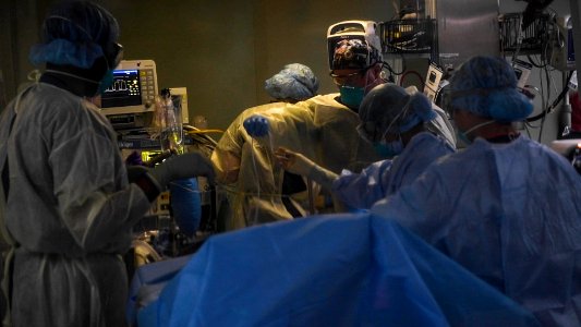 U.S. Navy Doctors, Nurses and Corpsmen Treat Patients in the ICU Aboard USNS Comfort (49826070126)