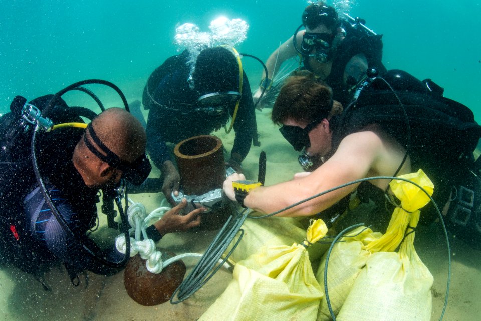 U.S. Navy and Sri Lanka navy divers conduct demolition operations during CARAT. (37495784901)