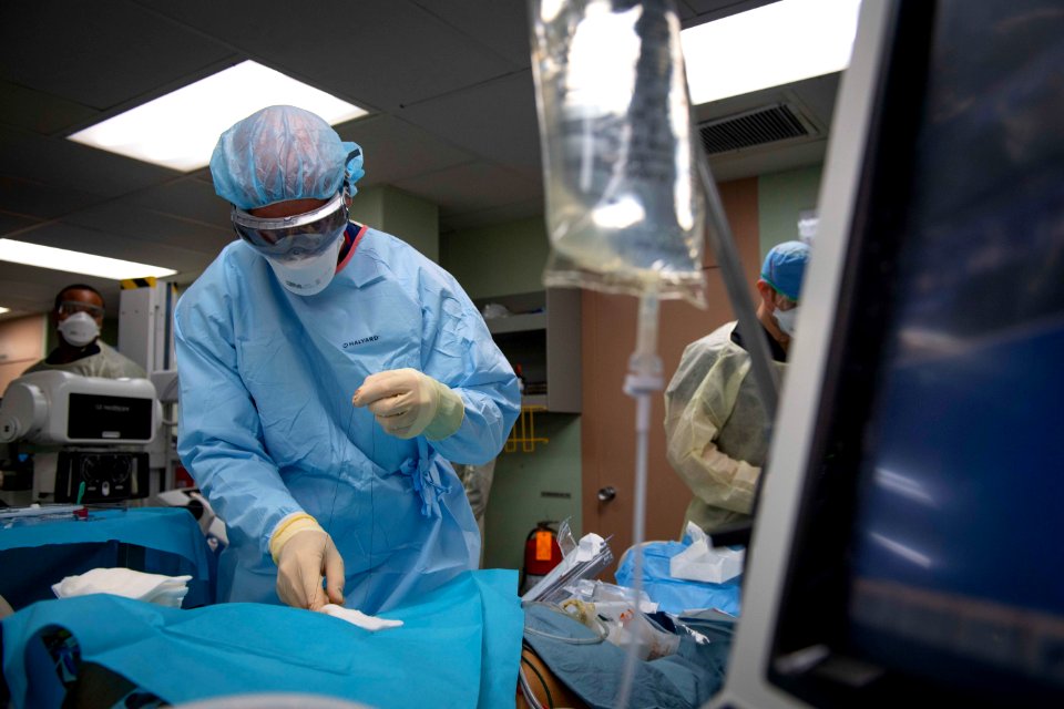 U.S. Navy Doctors, Nurses and Corpsmen Treat COVID Patients in the ICU Aboard USNS Comfort (49825650703)
