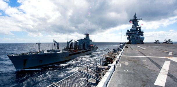 U.S. Navy ship refuels at sea in the Pacific Ocean. (38453701725)