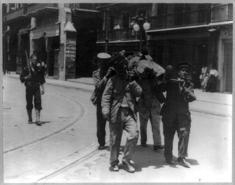 U.S. Navy in action at Vera Cruz, Mexico, 1914- rifleman walking behind 4 Mexicans carrying wounded man on stretcher LCCN2006685921