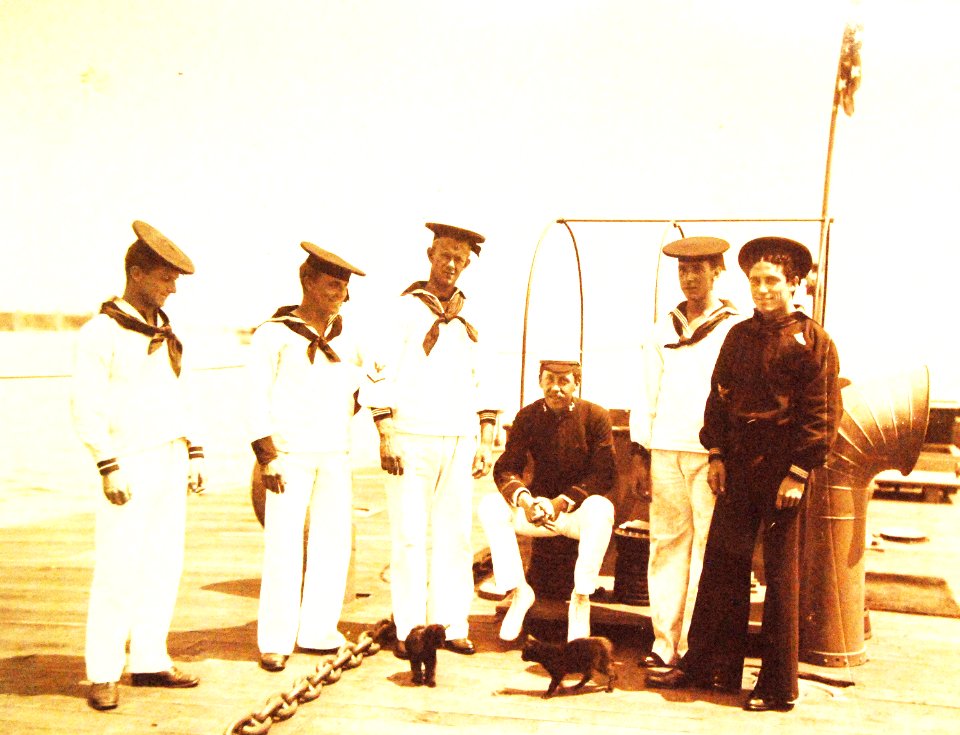 U.S. Navy ironclad monitor, USS Nahant, men and ship mascot (25607102400)