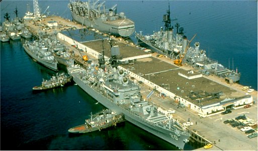 U.S. Navy warships at Pier 3, Naval Station Newport, Rhode Island (USA), in August 1973 (K-101613)