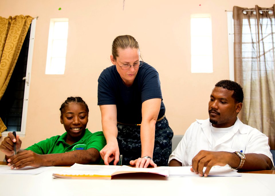 U.S. Navy Lt. Cmdr. Suzanne Maldarelli, center, a medical officer, conducts a subject matter expert exchange on advanced cardiac life support with nurses at a hospital in Toledo, Belize, June 27, 2014, during 140627-N-XQ474-039