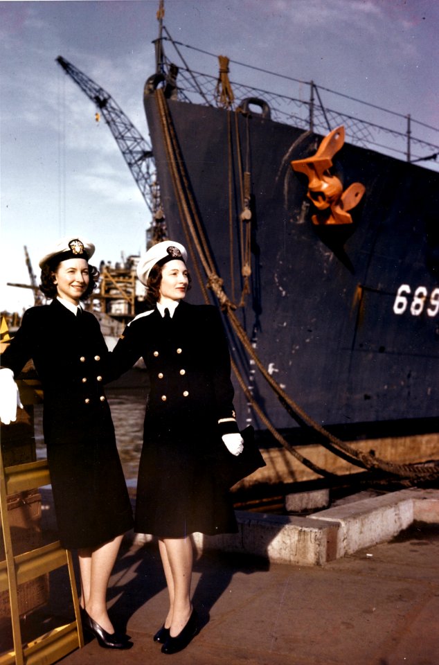 U.S. Navy nurses at the Mare Island Naval Shipyard, California (USA), circa in late 1944 (80-G-K-3104)