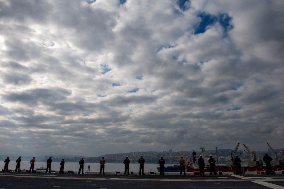 U.S. Sailors and Marines man the rails as the amphibious assault ship USS America (LHA 6) leaves Valparaiso, Chile, Aug. 27, 2014 140827-N-MZ309-031