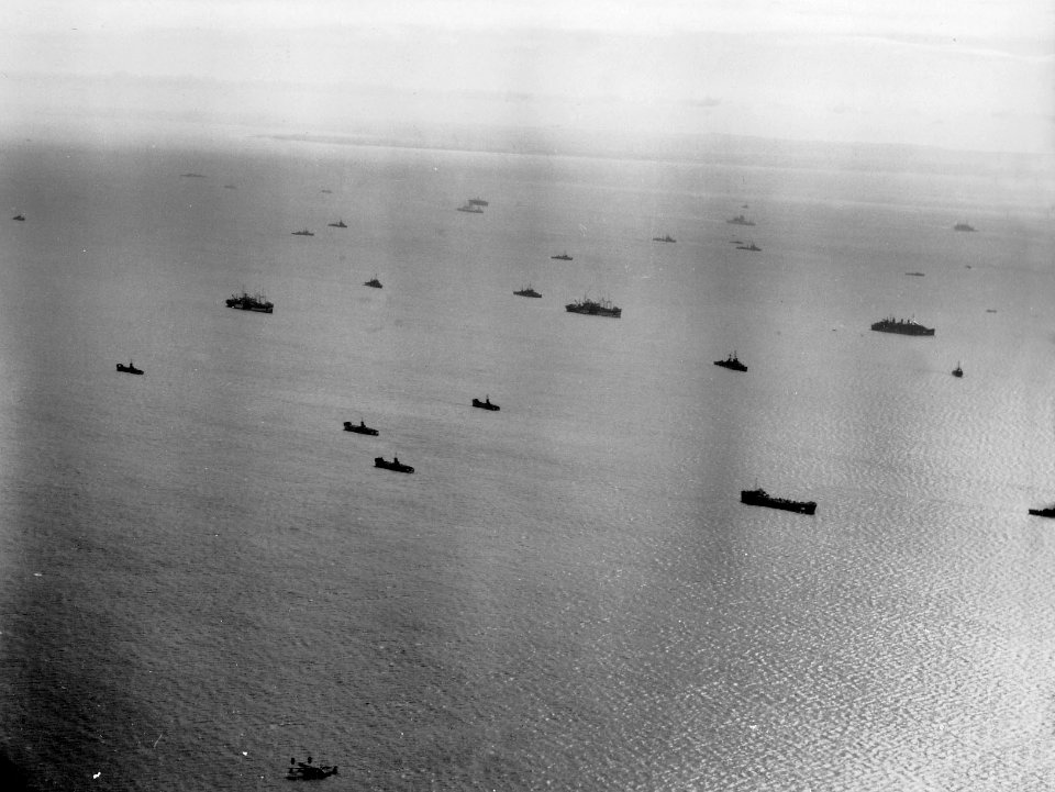 U.S. Navy ships at anchor off Yokosuka, Japan, on 31 August 1945 (NNAM.2013.044.008)