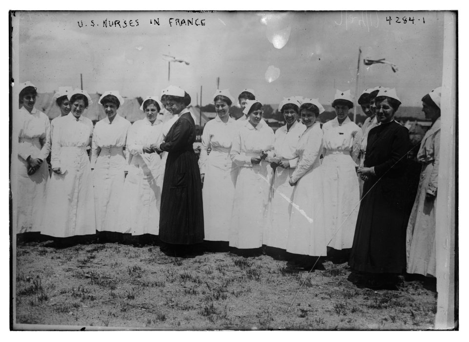 U.S. nurses in France LCCN2014705182