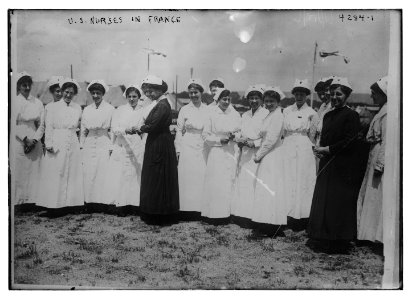 U.S. nurses in France LCCN2014705182