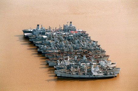 U.S. Reserve Fleet ships laid up on the James River, Virginia (USA), on 28 January 1996 (6495267)