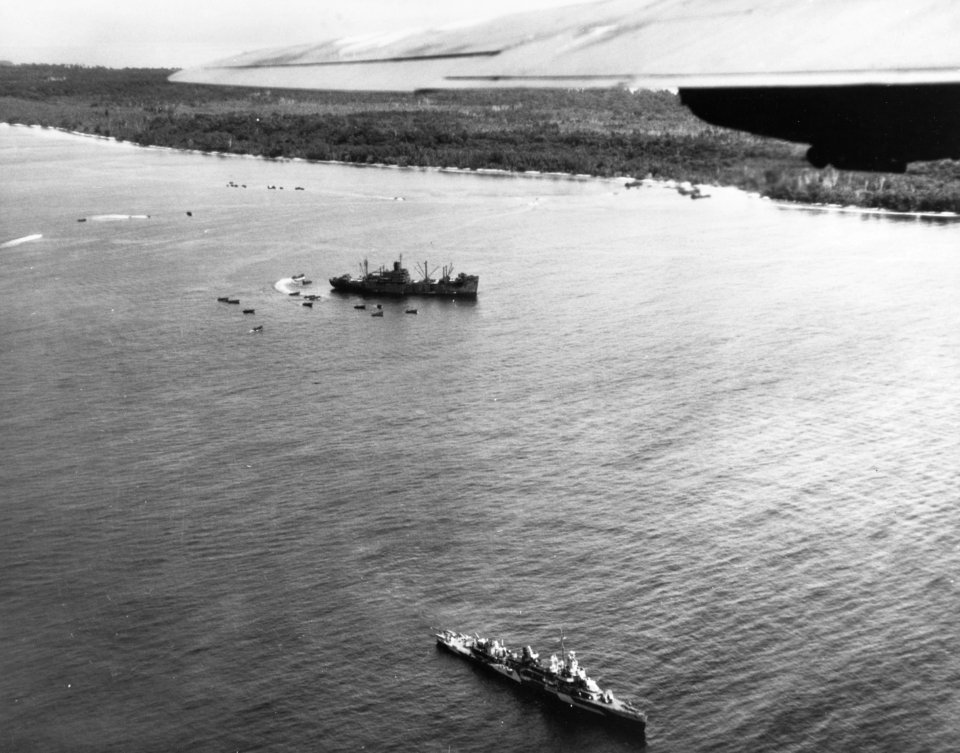 U.S. Navy ships off Emirau, 20 March 1944 (80-G-225254)