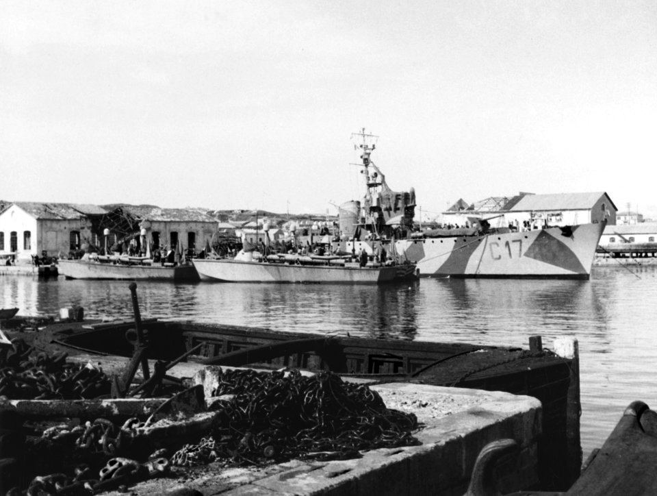 U.S. Navy PT boats at La Maddalena, Sardinia (Italy), with the Italian corvette Ibis (C 17), circa in late 1943 (NH 44305)
