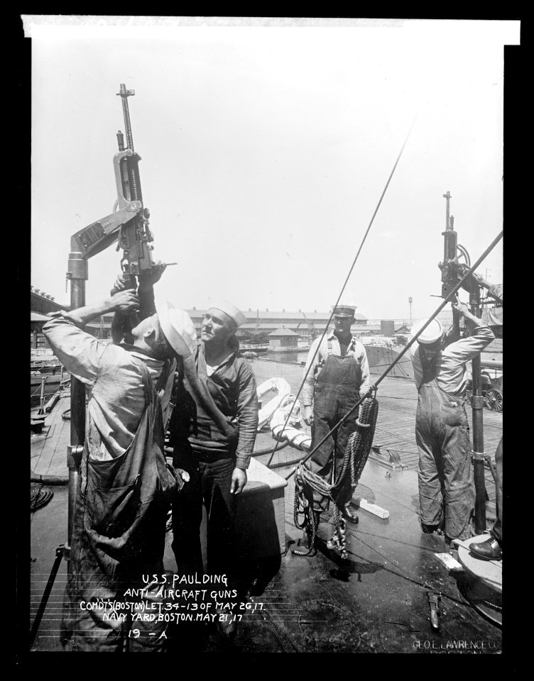 U.S. Ship Paulding, Anti-Aircraft guns, Navy Yard, Boston, (Massachusetts), May 21, '17 LCCN2016852865