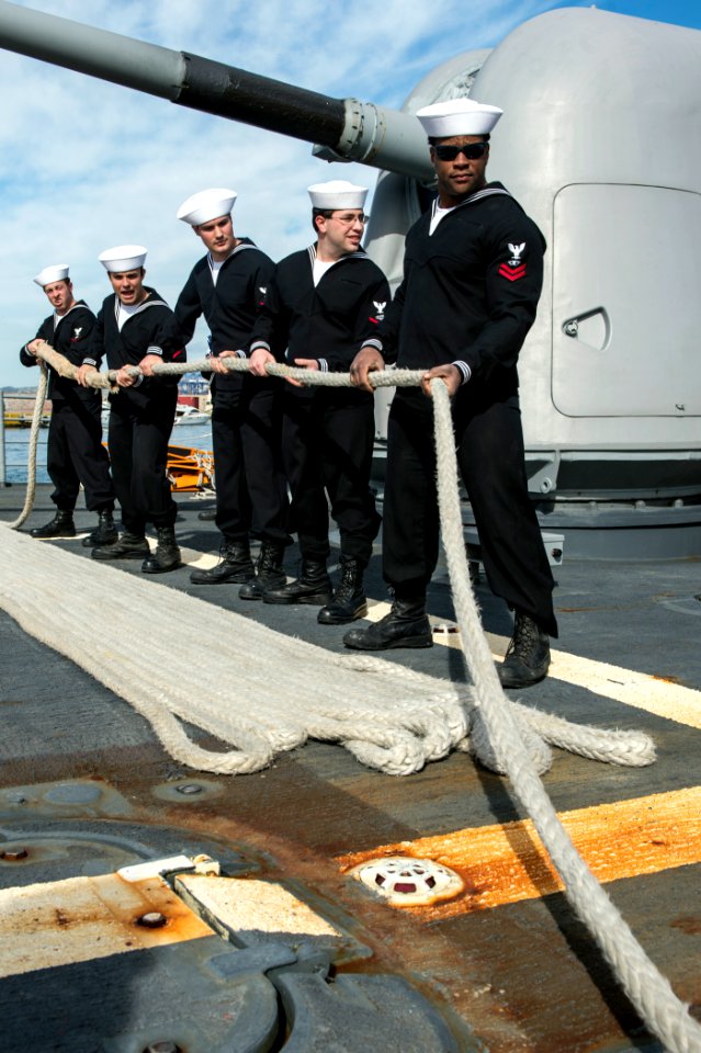 U.S. Sailors handle mooring line aboard the guided missile cruiser USS Philippine Sea (CG 58) as the ship pulls into Piraeus, Greece, for a scheduled liberty port visit March 4, 2014 140304-N-PJ969-360